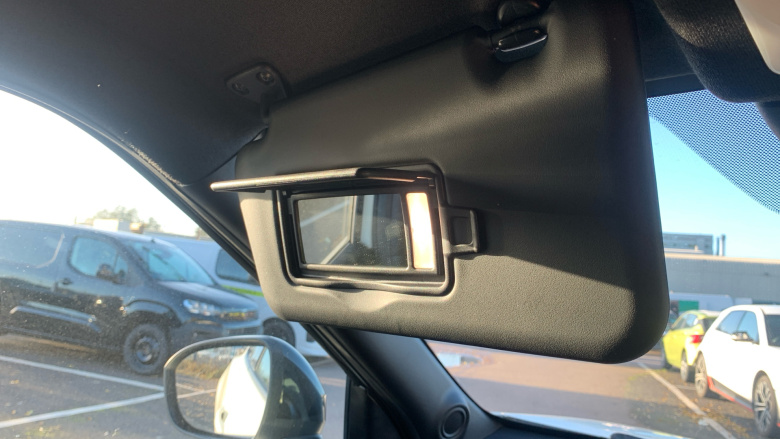 Nissan Juke 1.0 DiG-T N-Connecta 5dr Petrol Hatchback